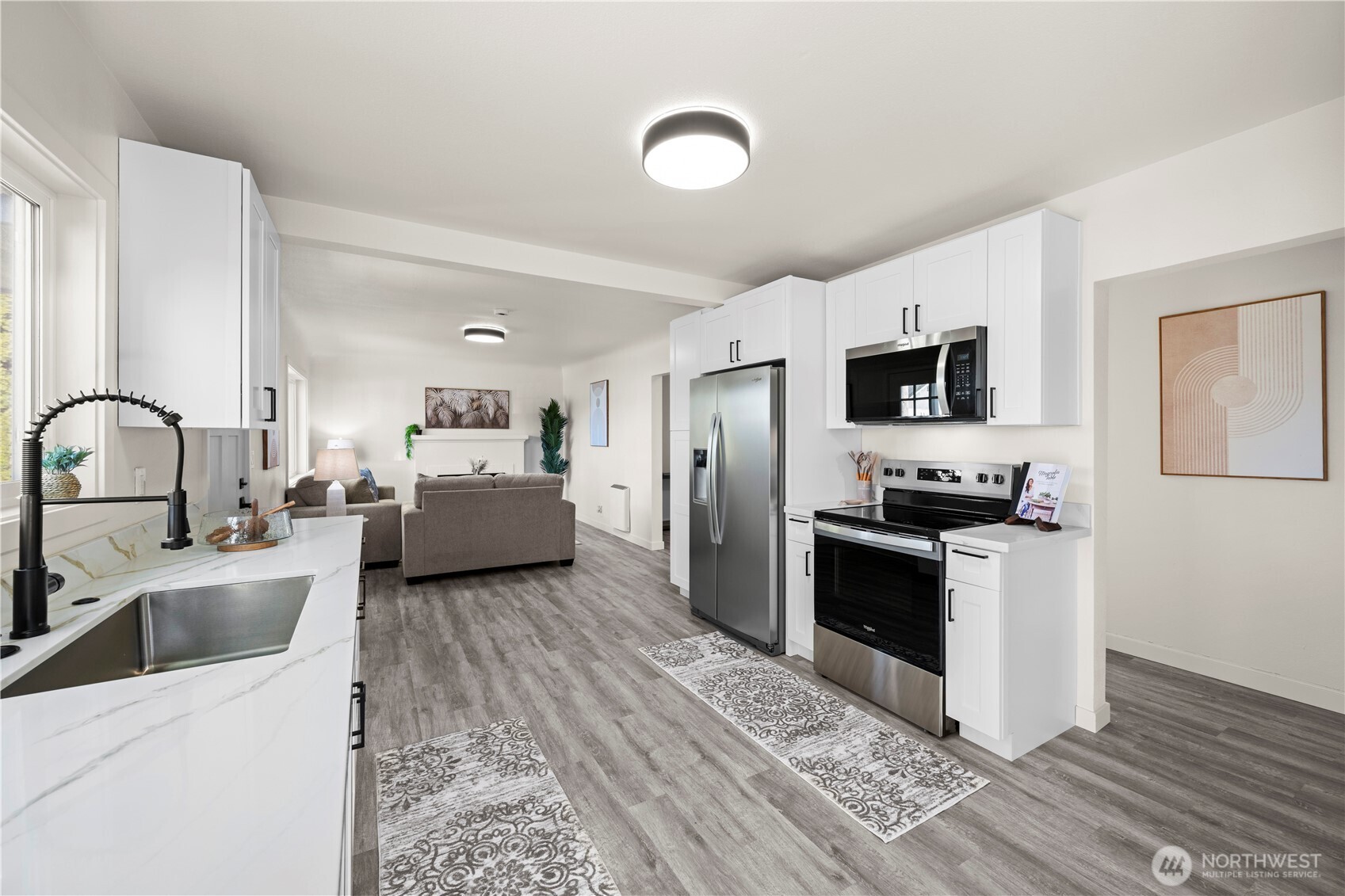 1802 Douglas Street , Mount Vernon, WA 98273