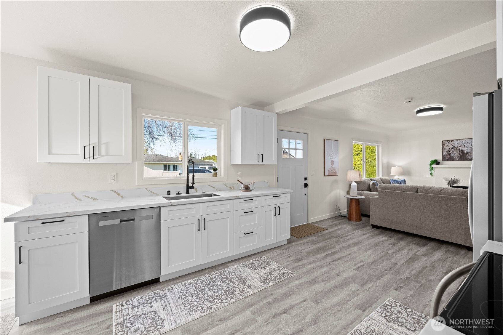 1802 Douglas Street , Mount Vernon, WA 98273