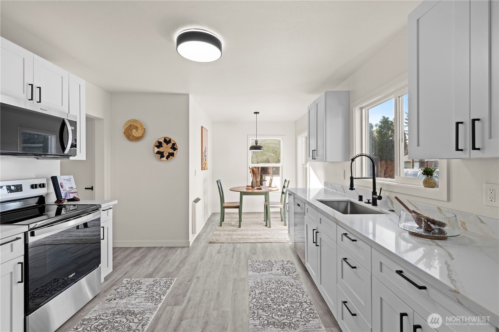 1802 Douglas Street , Mount Vernon, WA 98273