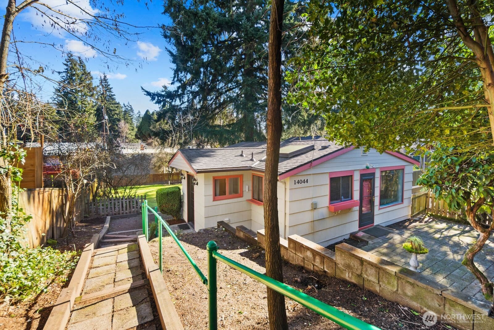14044 Lenora Place N, Seattle, WA 98133-0000