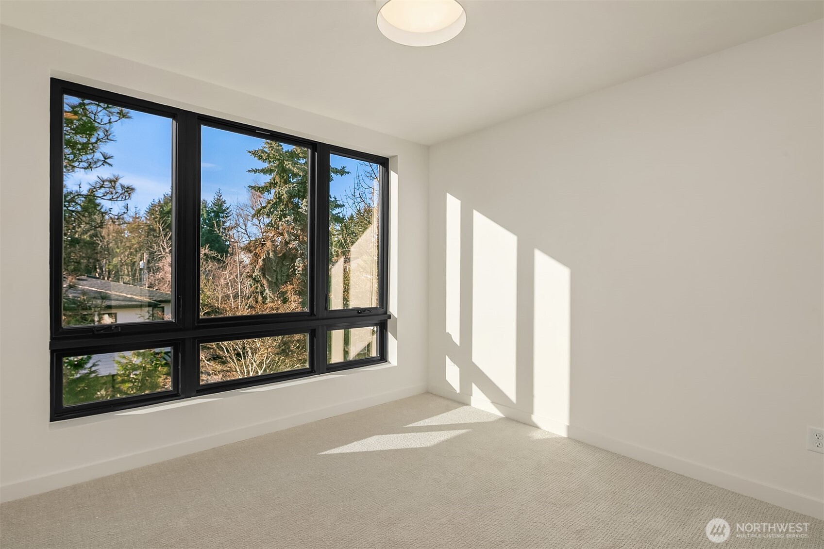 415 99th Avenue NE, Bellevue, WA 98004