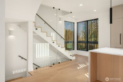 415 99th Avenue NE, Bellevue, WA 98004 - Photo 3