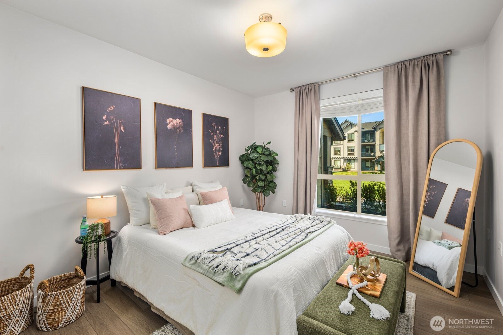 1237 Meander Way SE #101, North Bend, WA 98045