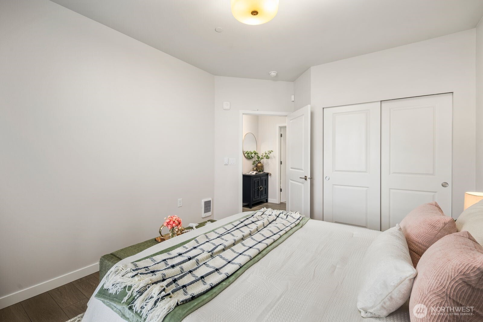 1237 Meander Way SE #101, North Bend, WA 98045