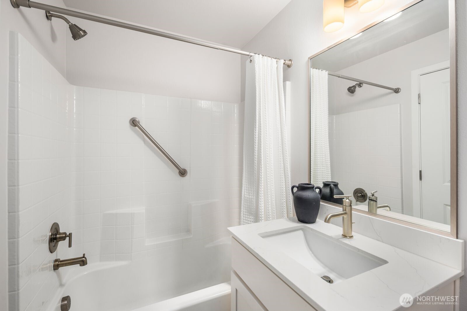 1237 Meander Way SE #101, North Bend, WA 98045