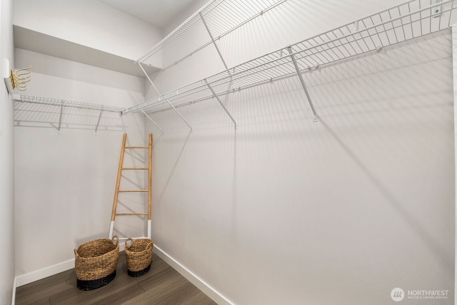 1237 Meander Way SE #101, North Bend, WA 98045