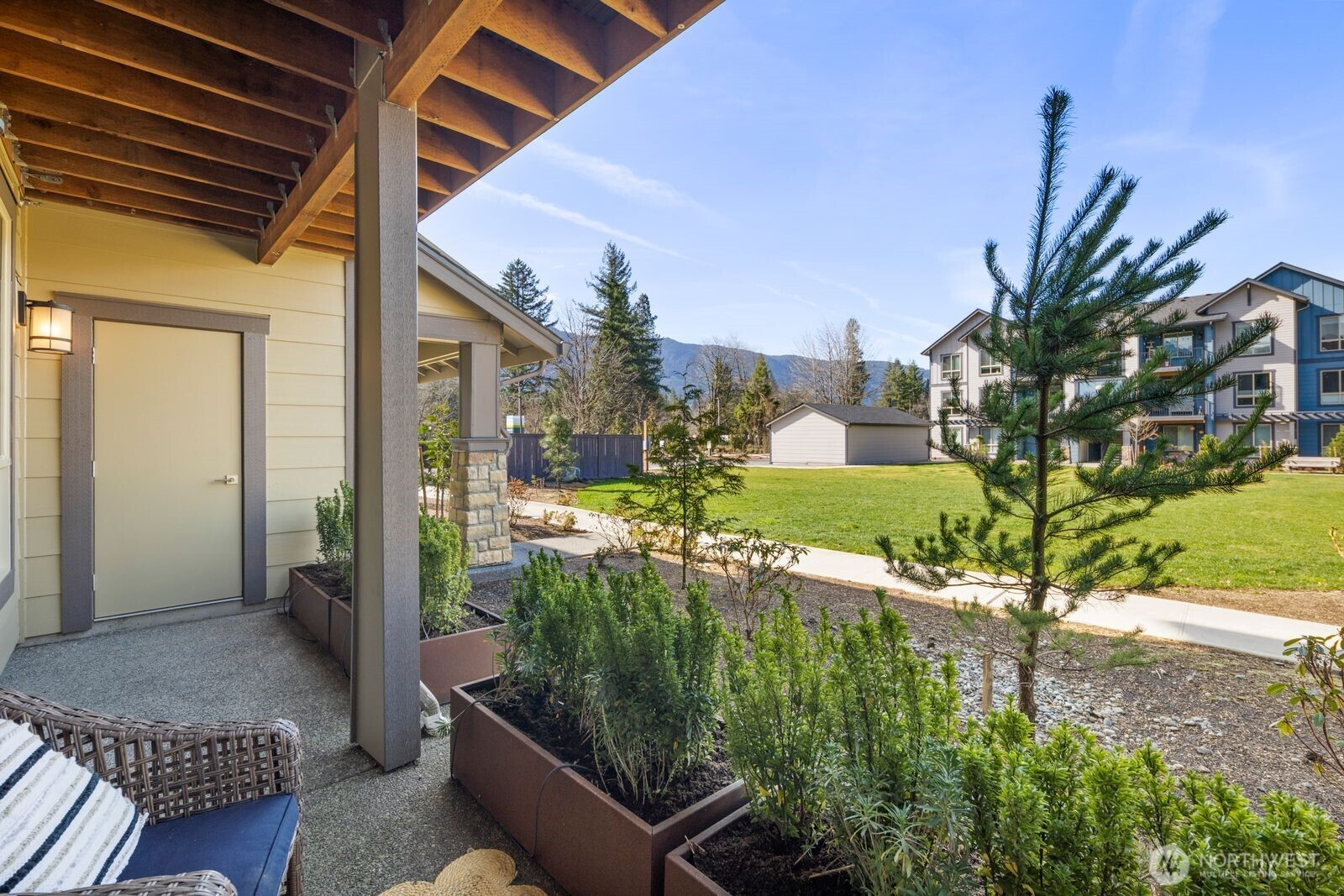 1237 Meander Way SE #101, North Bend, WA 98045
