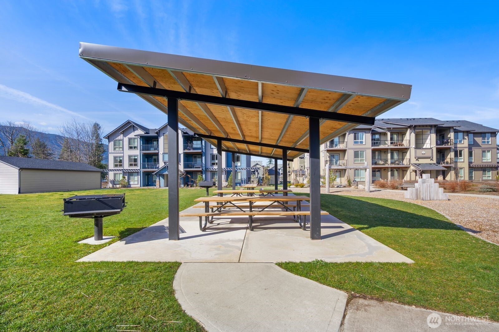 1237 Meander Way SE #101, North Bend, WA 98045