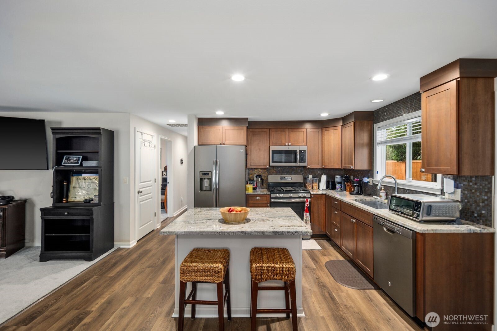 56 W Shore Avenue SW, Lakewood, WA 98498