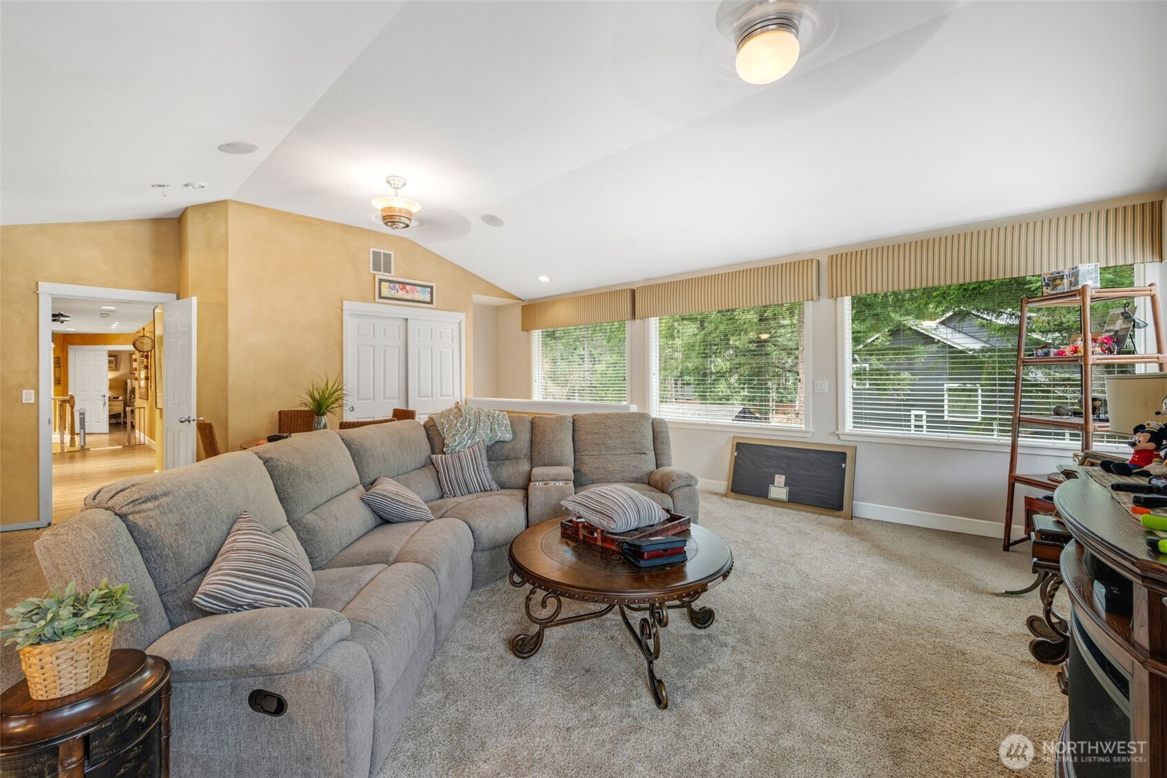 27565 265th Court SE, Ravensdale, WA 98051-8209