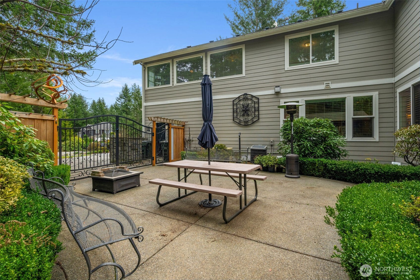 27565 265th Court SE, Ravensdale, WA 98051-8209