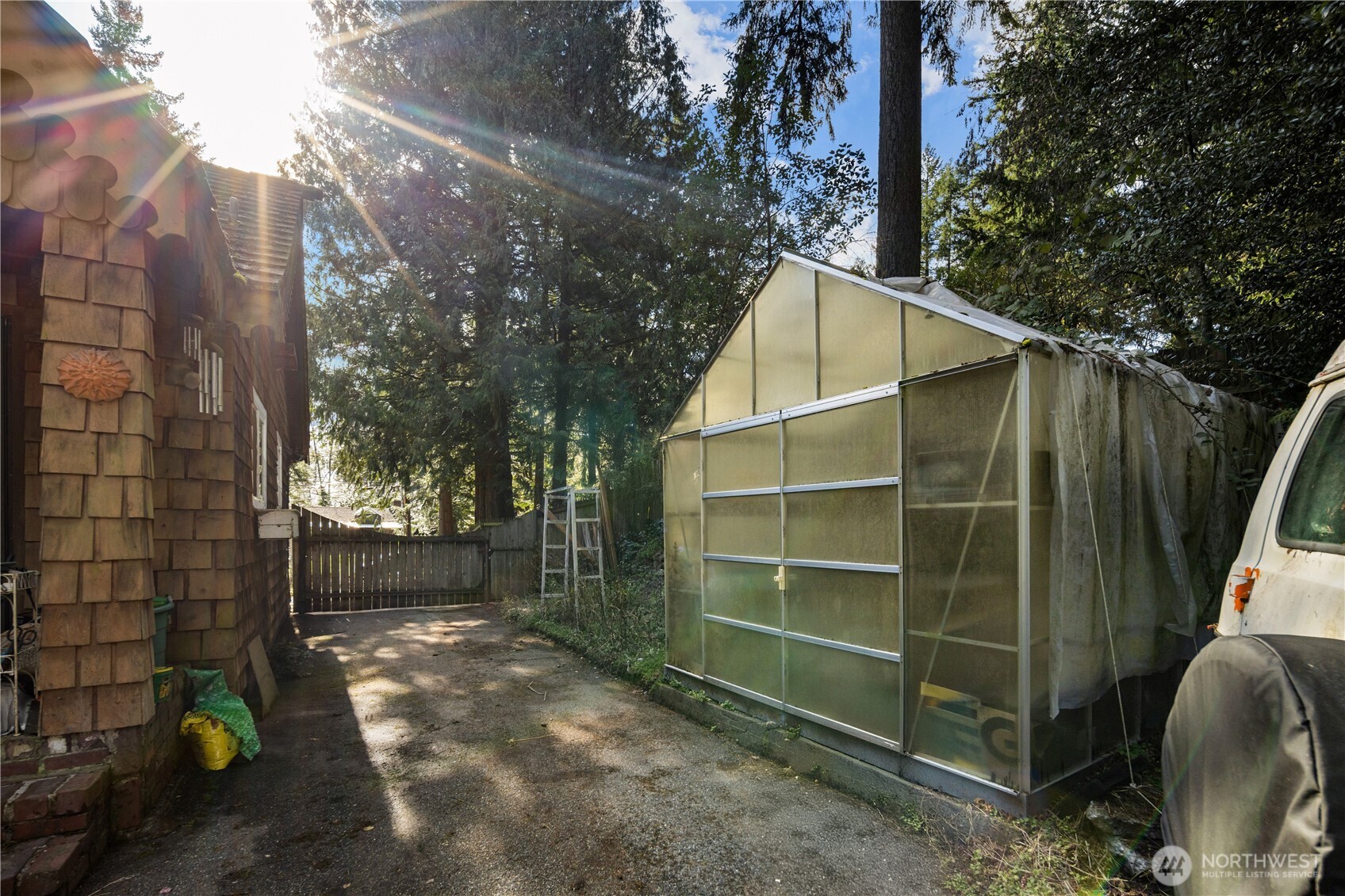 2552 NE 168th Street , Lake Forest Park, WA 98155