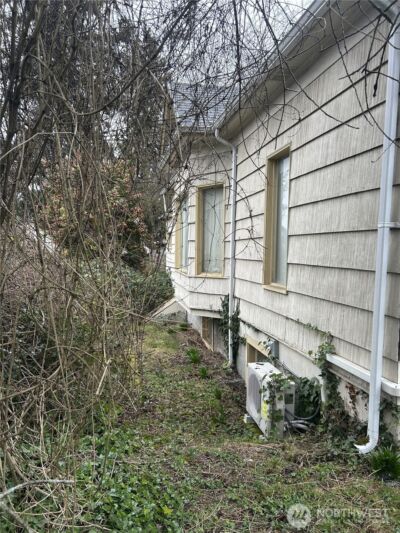 3946 S Edmunds Street , Seattle, WA 98118 - Photo 2