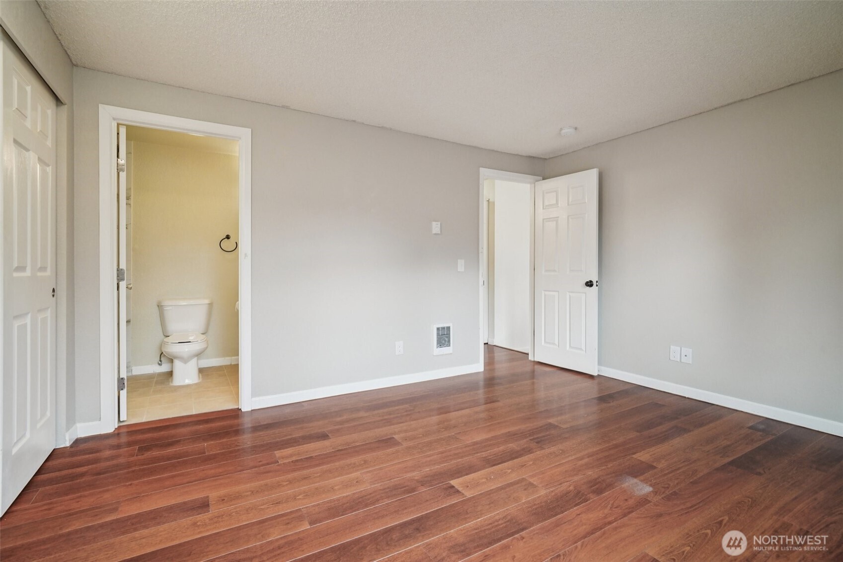 23912 12th Place S #201, Des Moines, WA 98198