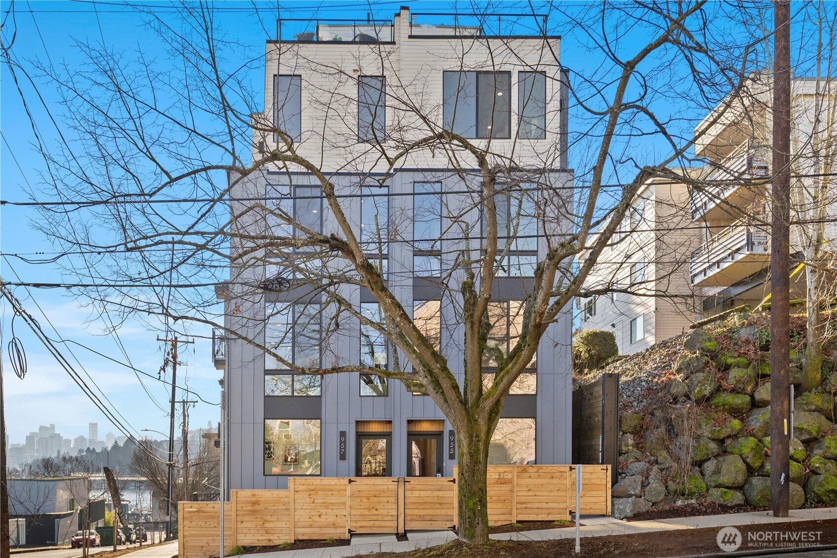 957 N 35th Street , Seattle, WA 98103