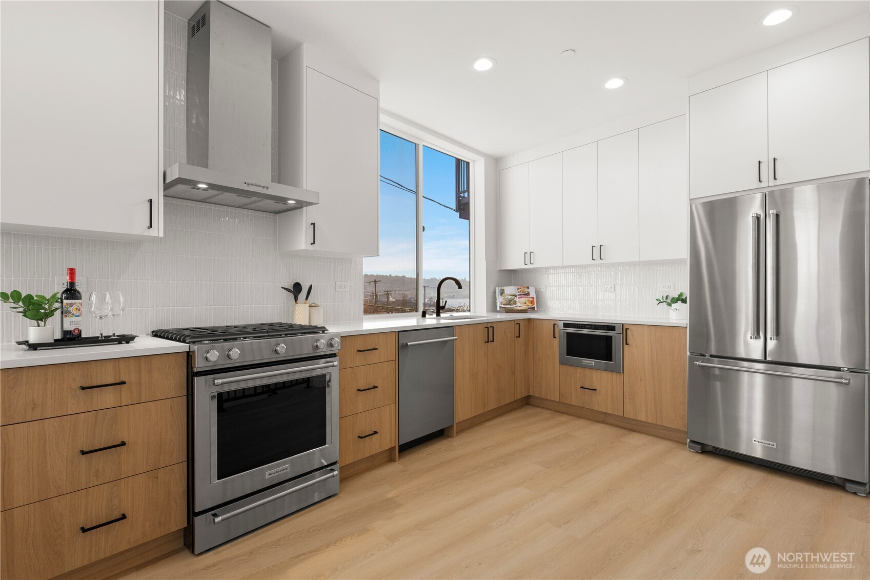 957 N 35th Street , Seattle, WA 98103