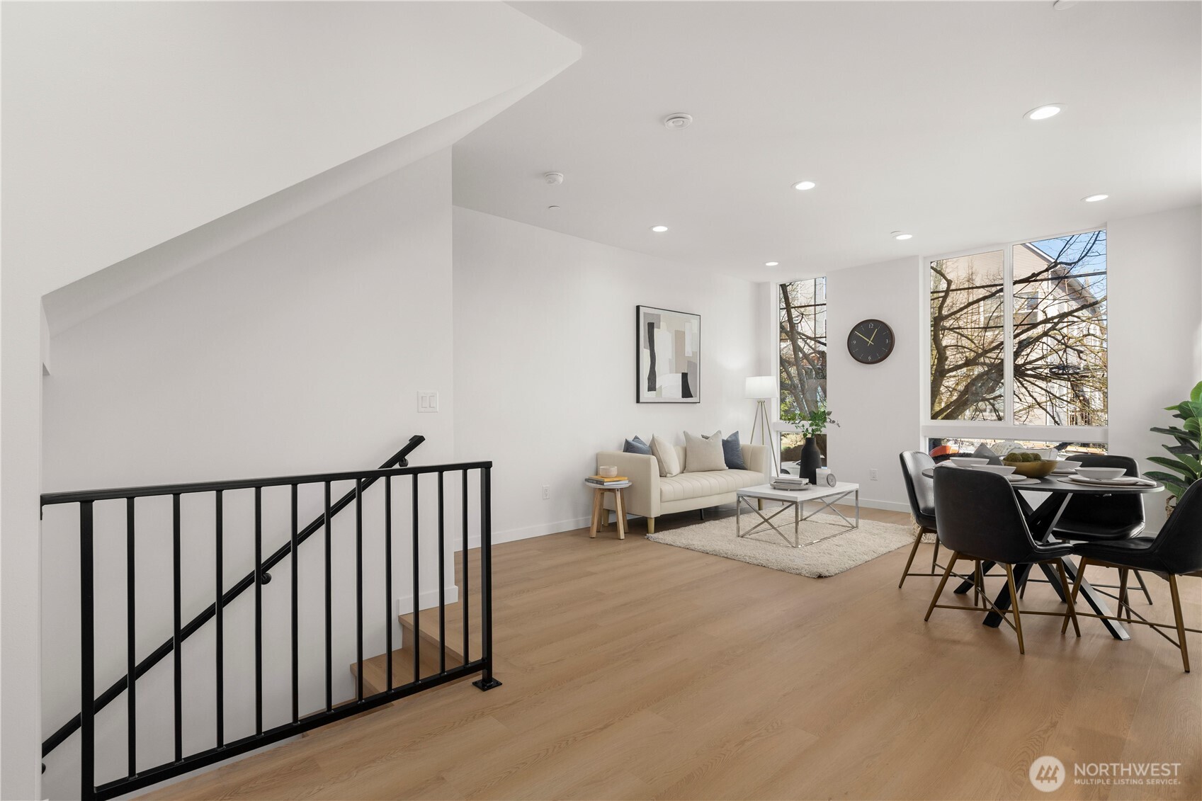 957 N 35th Street , Seattle, WA 98103