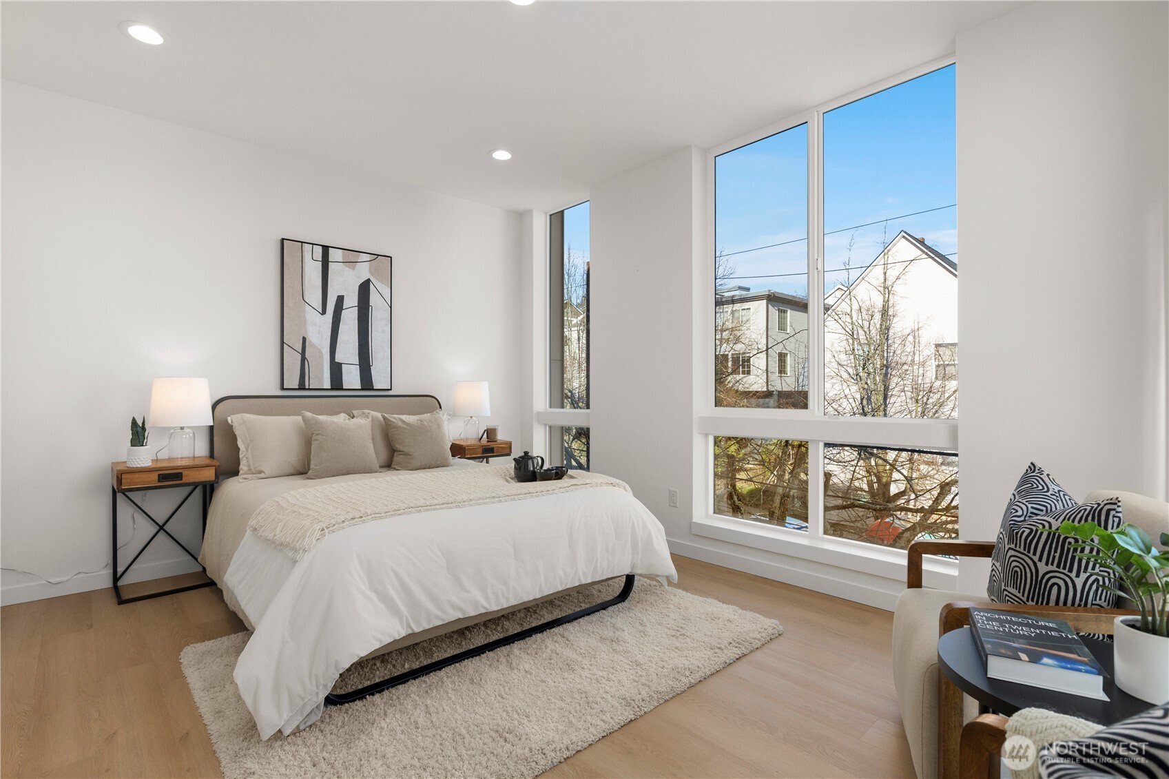 957 N 35th Street , Seattle, WA 98103