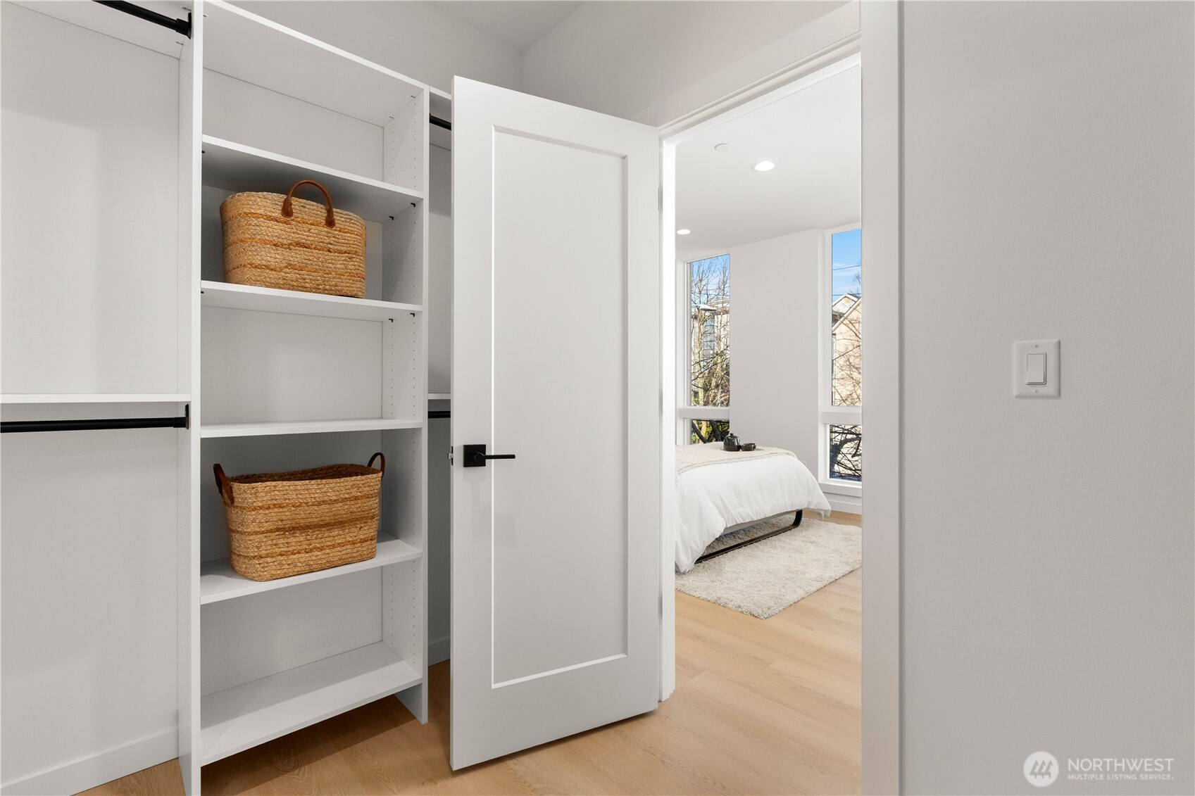 957 N 35th Street , Seattle, WA 98103