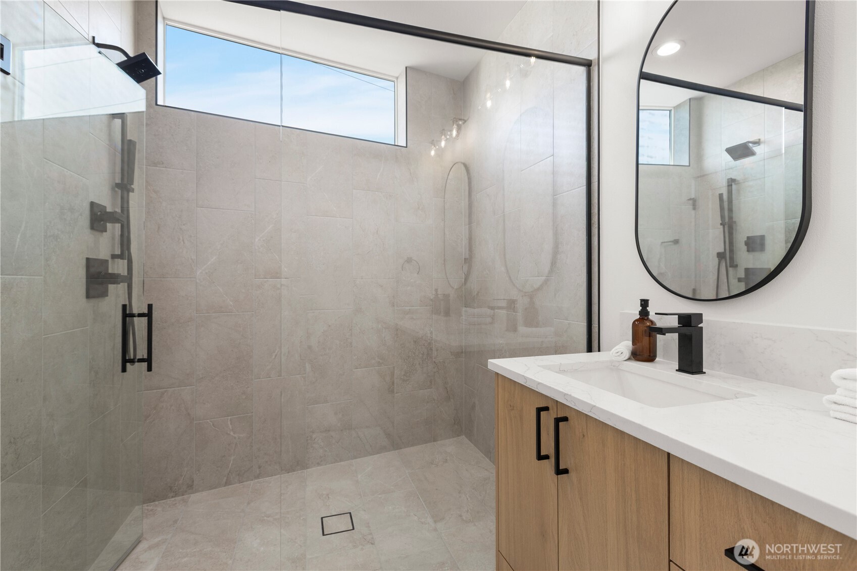 957 N 35th Street , Seattle, WA 98103