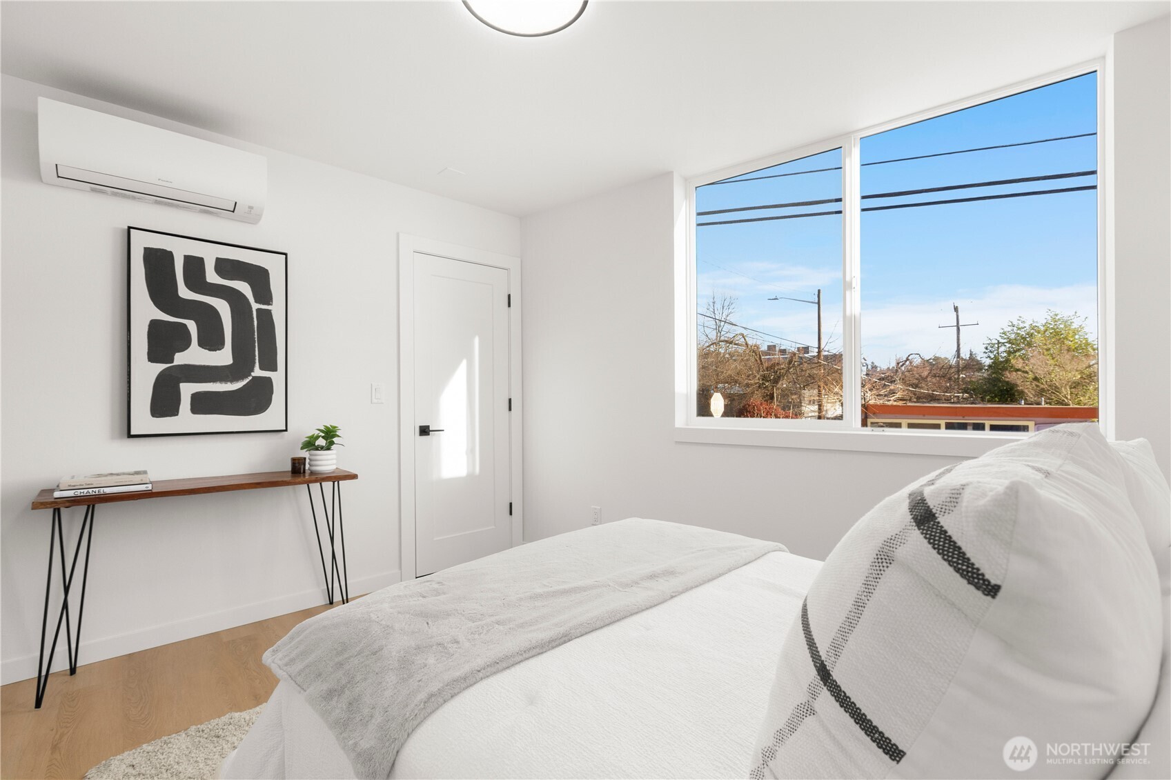 957 N 35th Street , Seattle, WA 98103