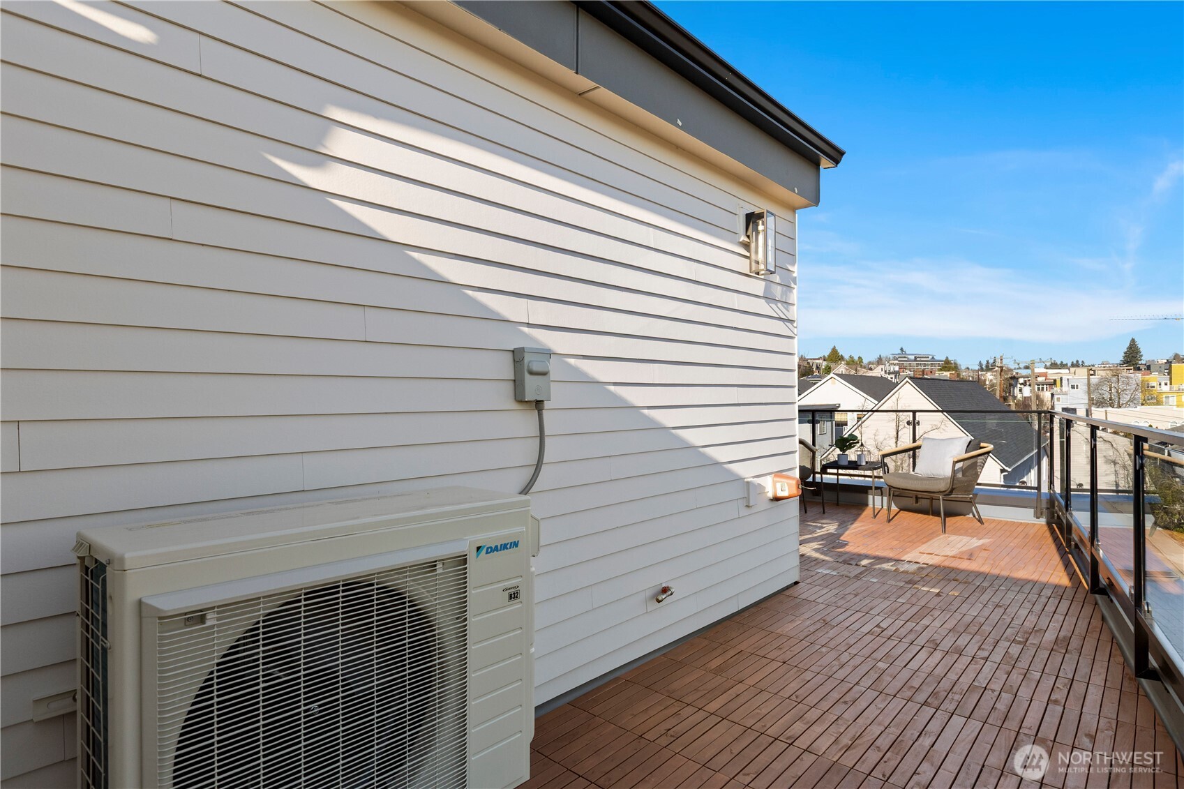 957 N 35th Street , Seattle, WA 98103