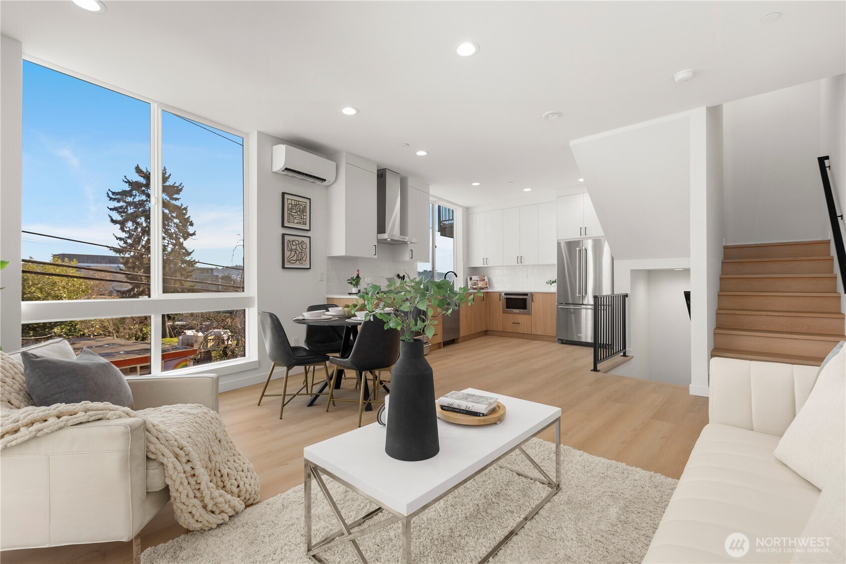 957 N 35th Street , Seattle, WA 98103