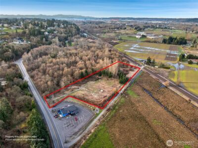 5507 Pioneer Way E, Puyallup, WA 98371 - Photo 2