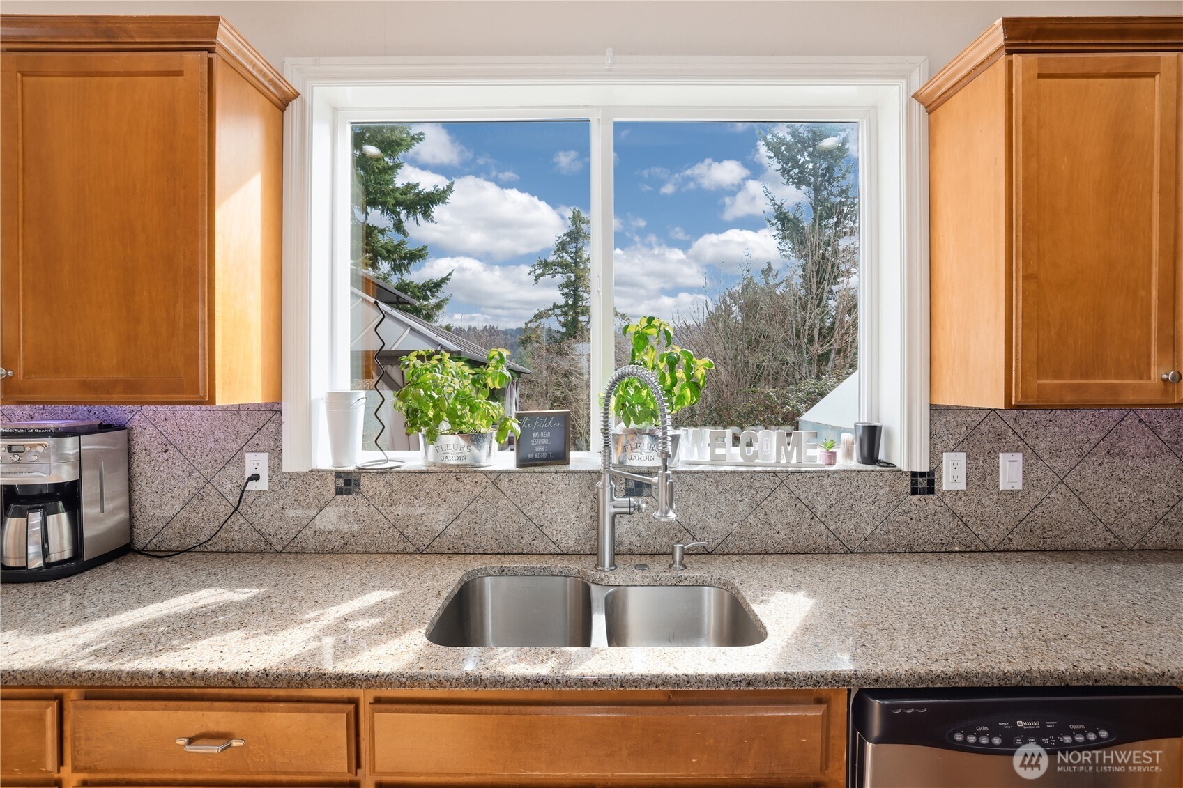 655 Joy Street , Eatonville, WA 98328