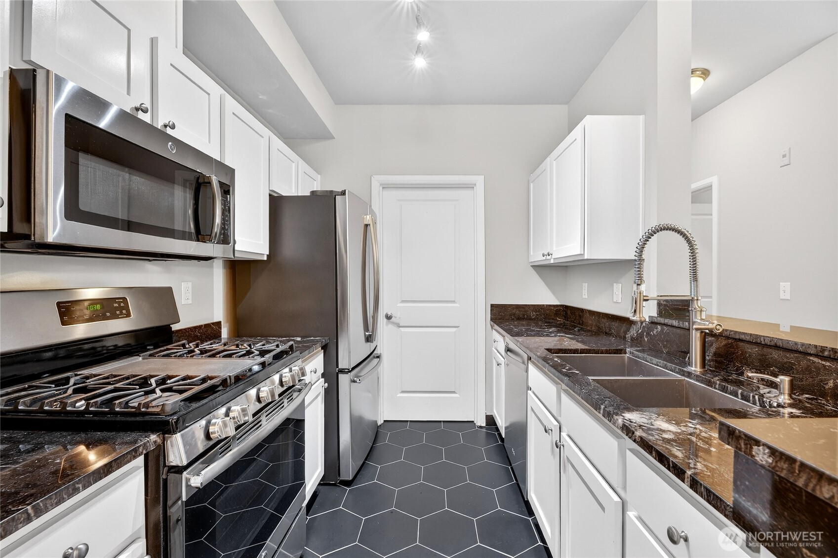 503 225th Lane NE #F101, Sammamish, WA 98074