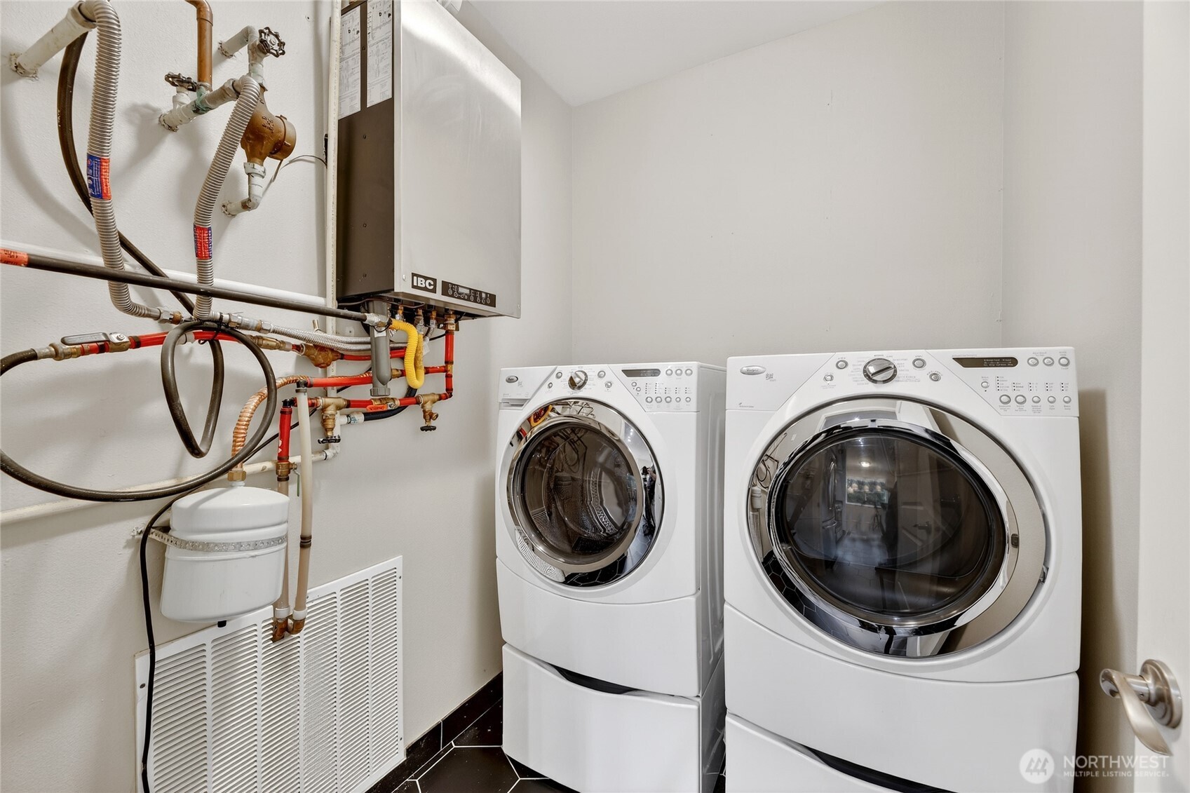 503 225th Lane NE #F101, Sammamish, WA 98074