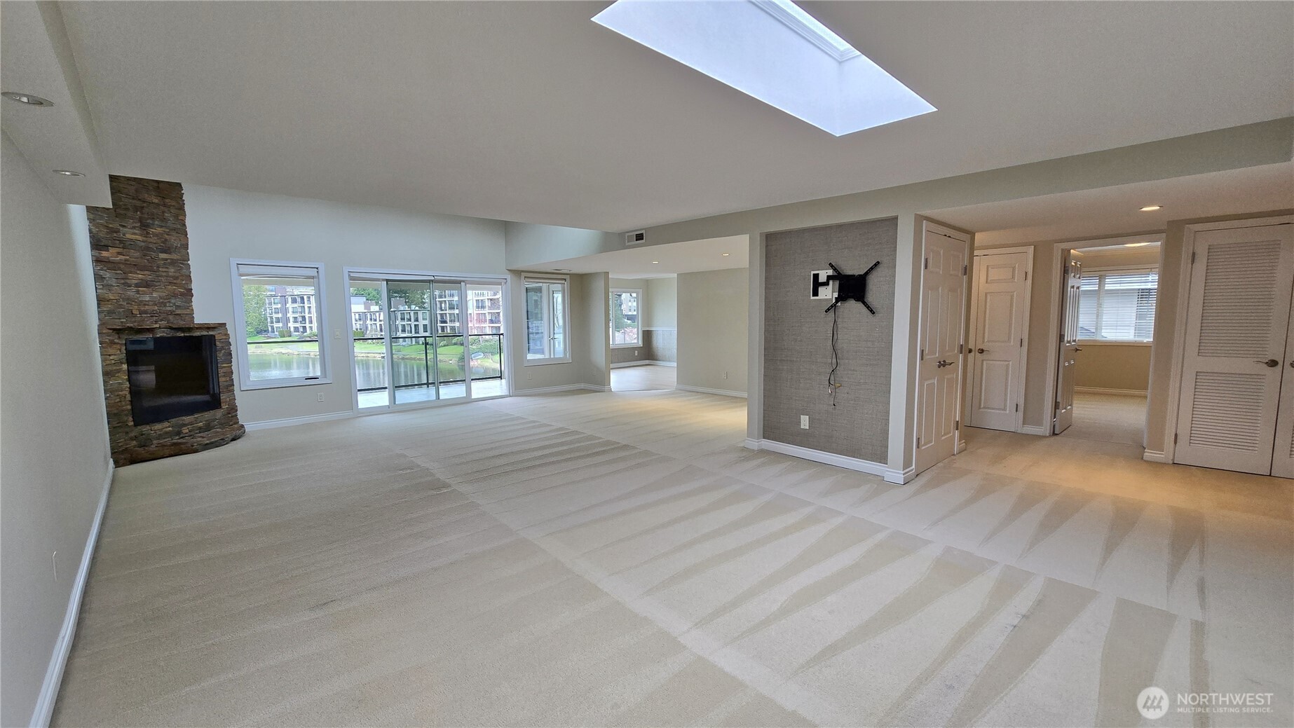 395 101st Avenue SE, Bellevue, WA 98004