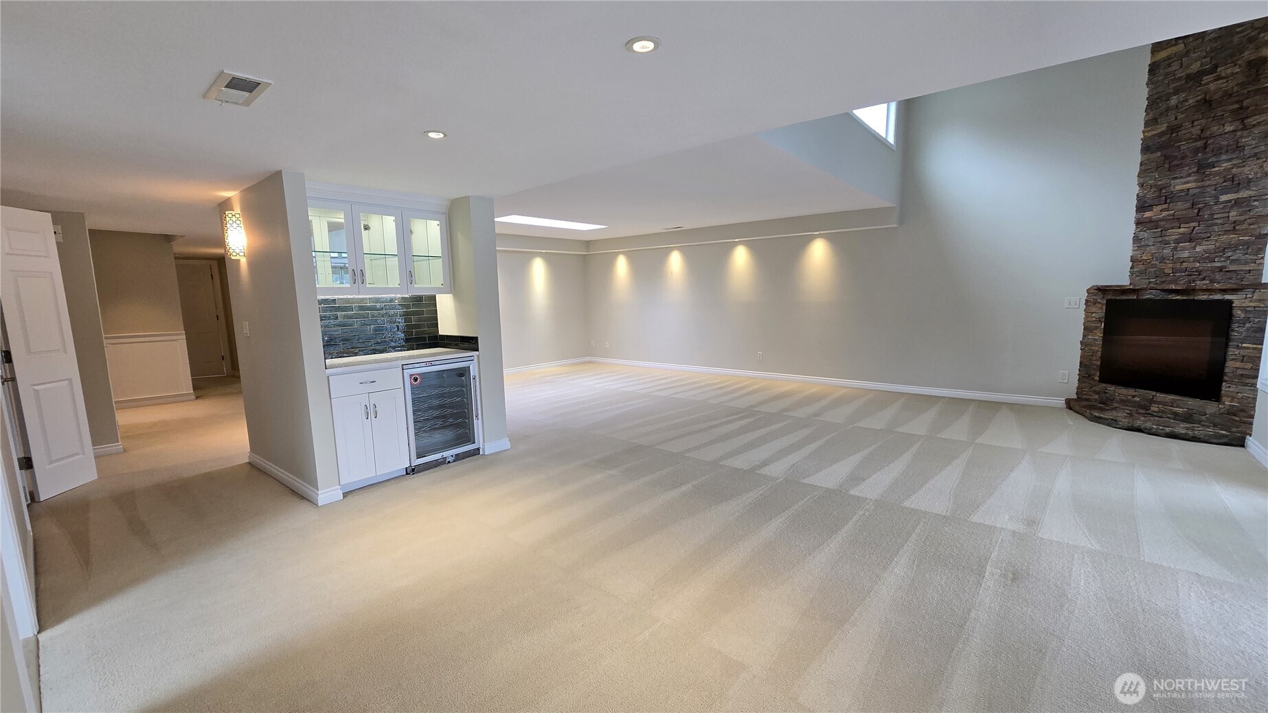 395 101st Avenue SE, Bellevue, WA 98004