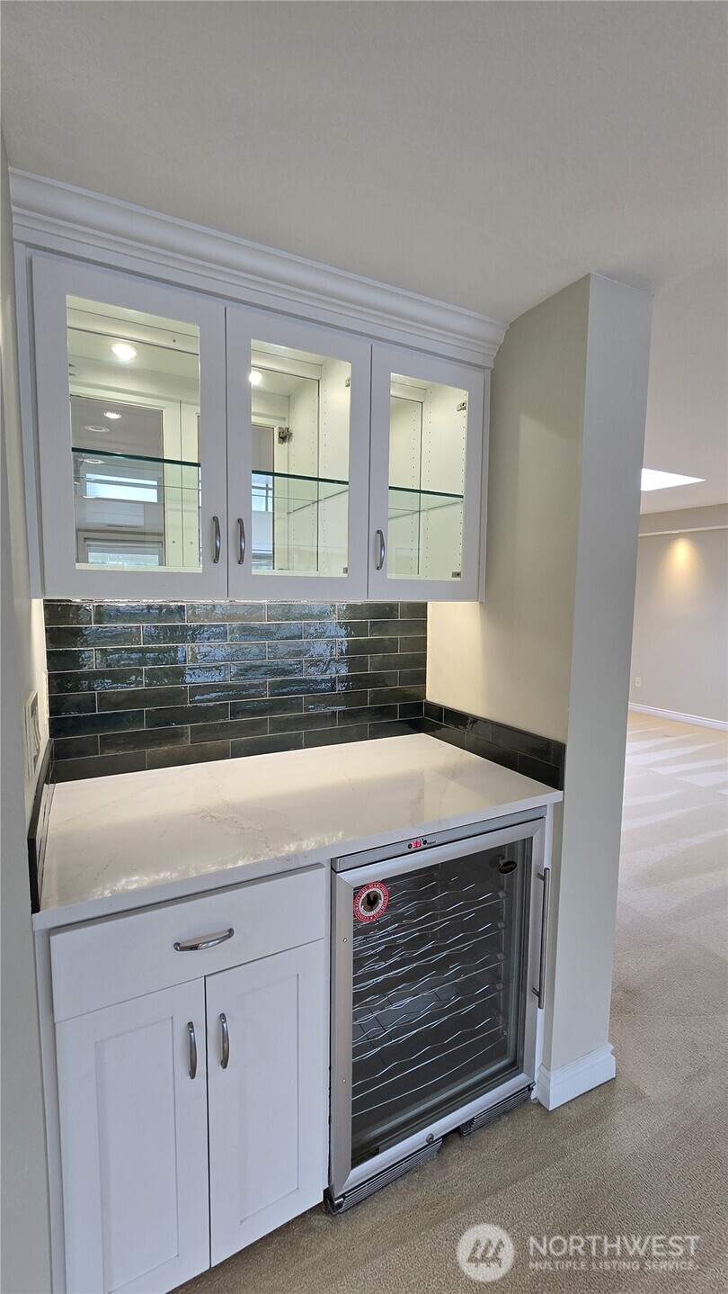 395 101st Avenue SE, Bellevue, WA 98004