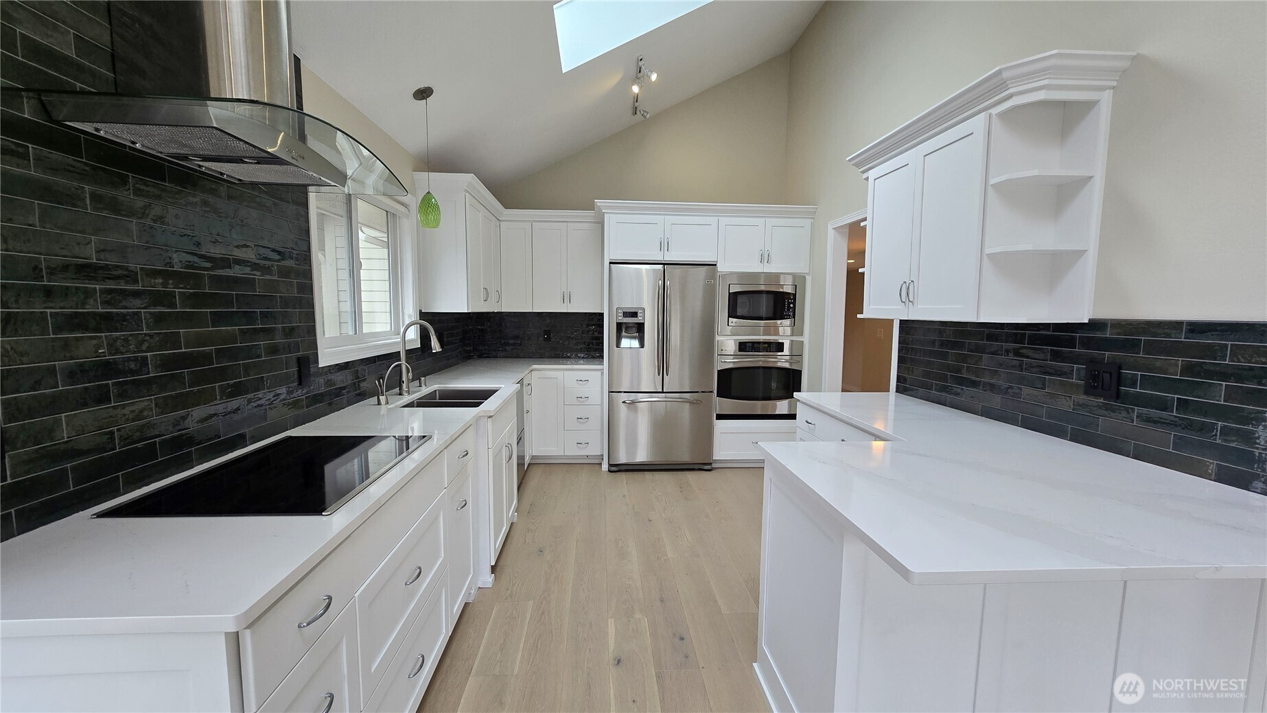 395 101st Avenue SE, Bellevue, WA 98004