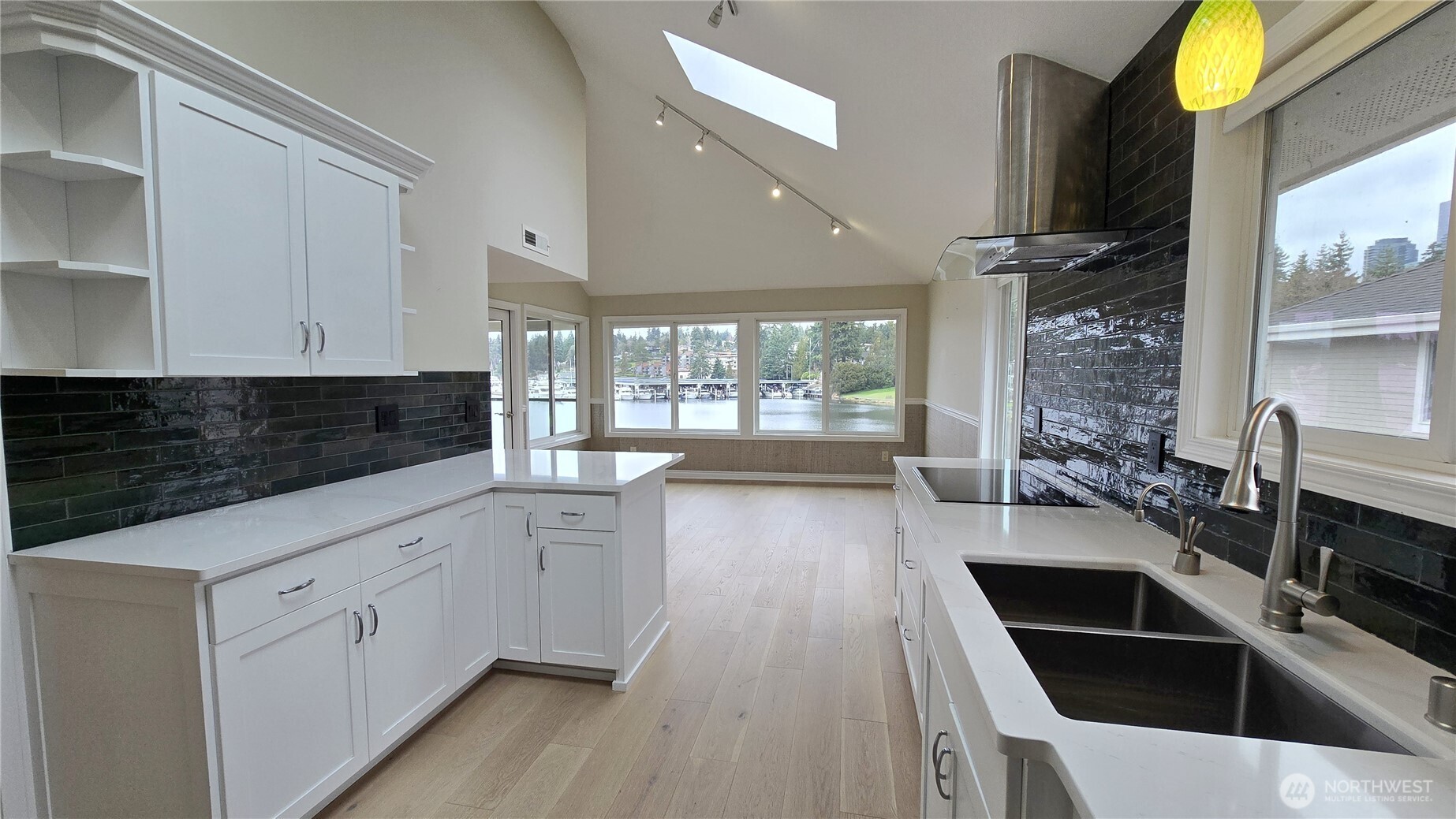 395 101st Avenue SE, Bellevue, WA 98004