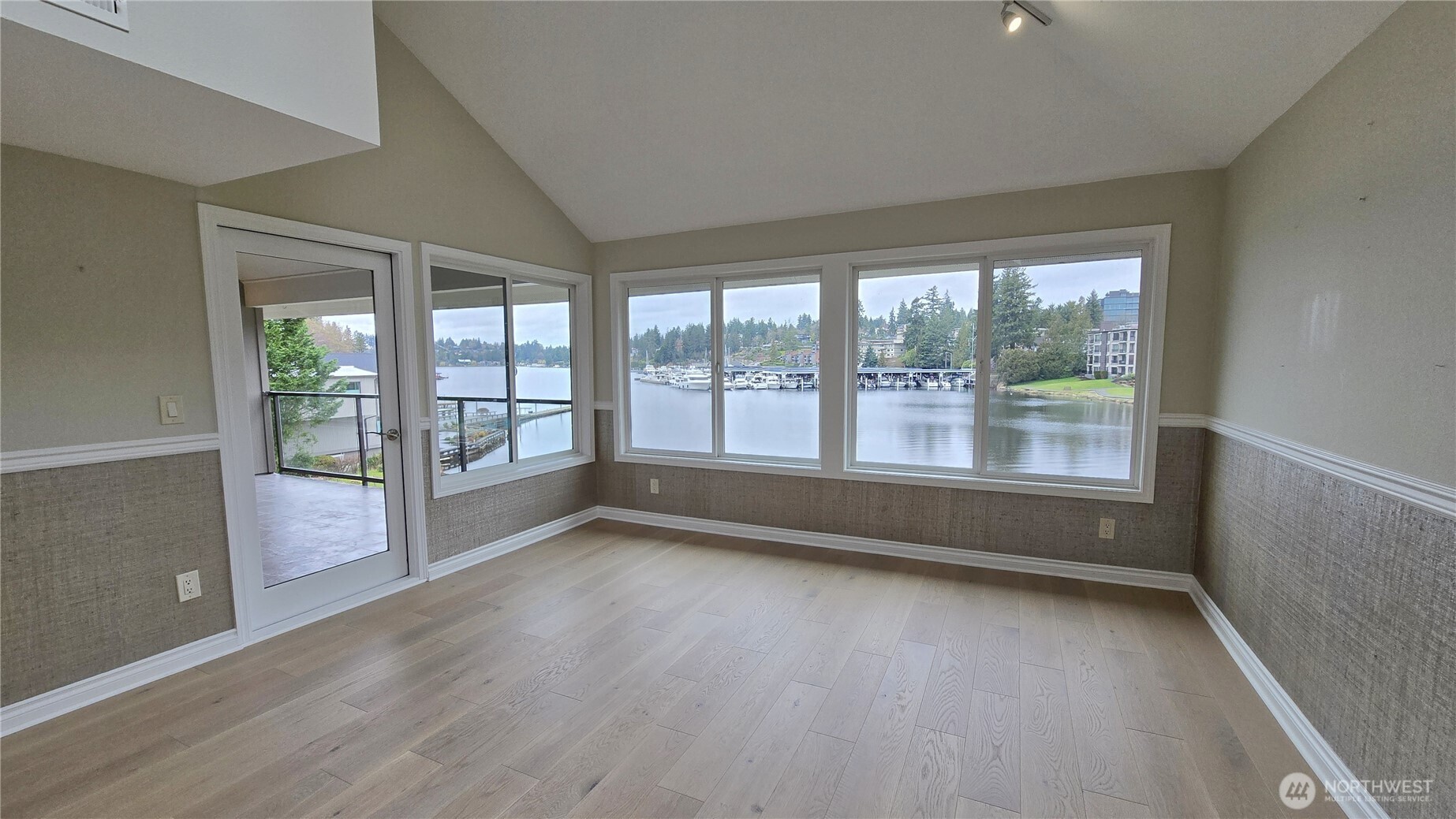 395 101st Avenue SE, Bellevue, WA 98004