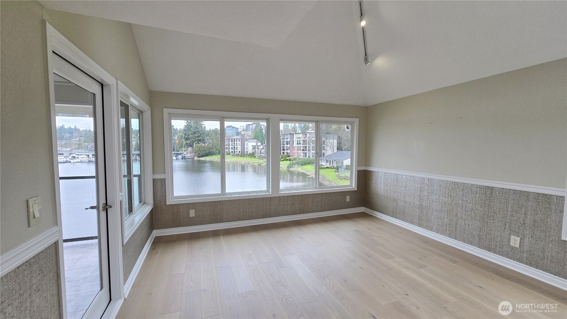 395 101st Avenue SE, Bellevue, WA 98004