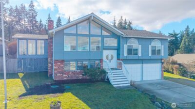 546 Birch Street , Oak Harbor, WA 98277