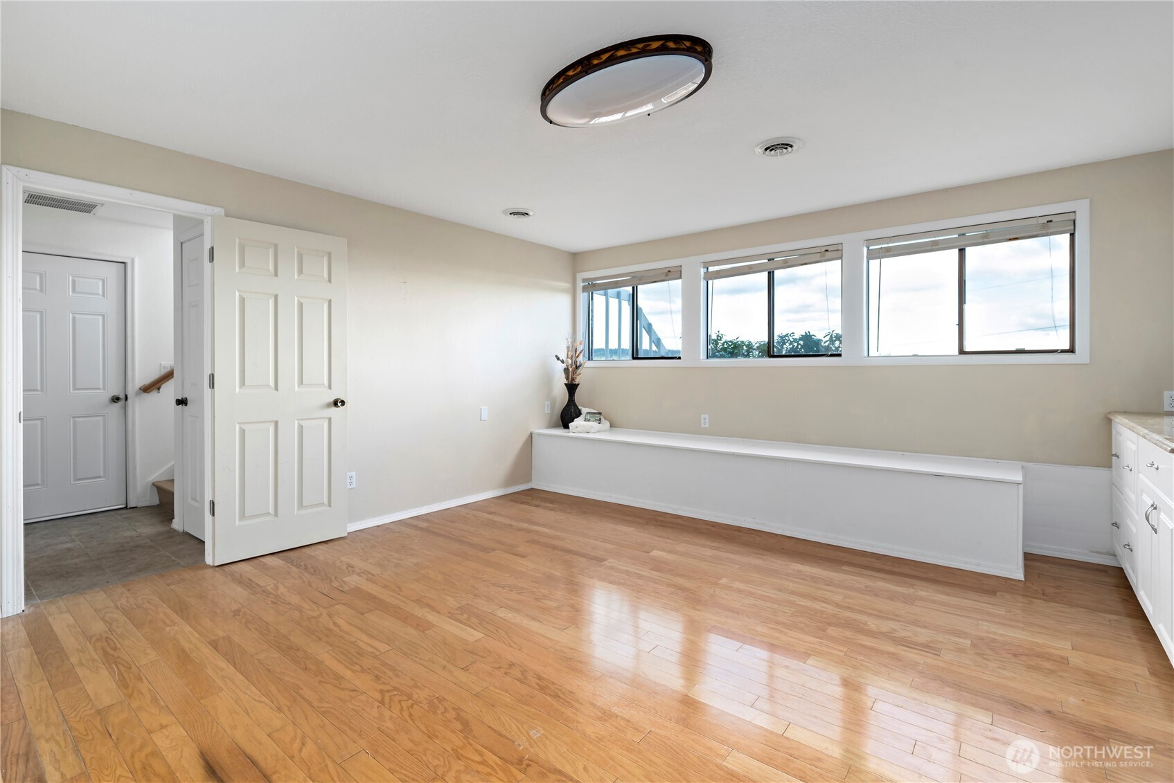 546 Birch Street , Oak Harbor, WA 98277