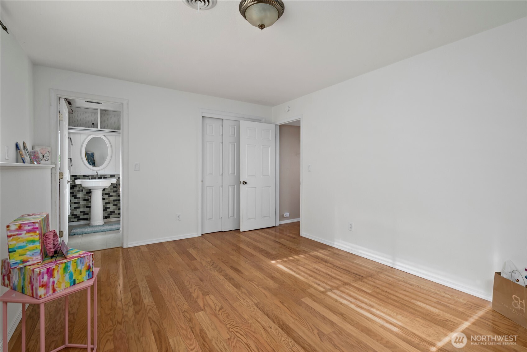 546 Birch Street , Oak Harbor, WA 98277