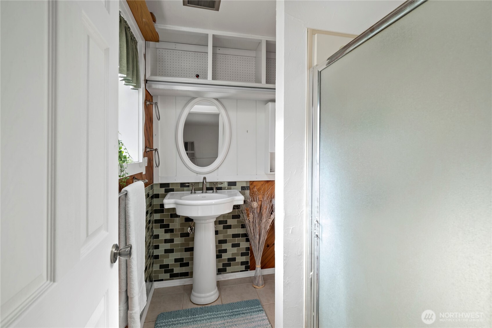 546 Birch Street , Oak Harbor, WA 98277