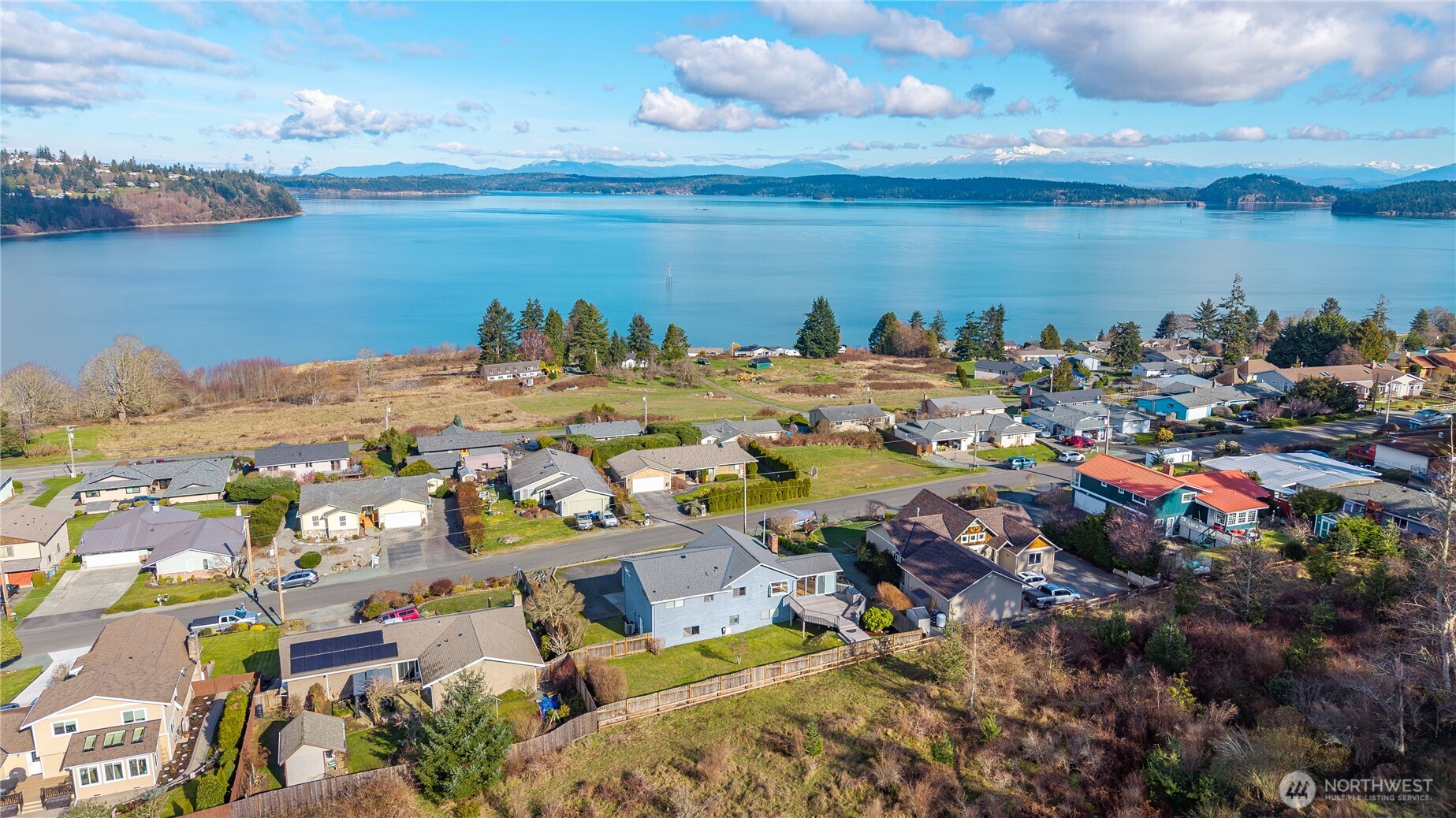 546 Birch Street , Oak Harbor, WA 98277