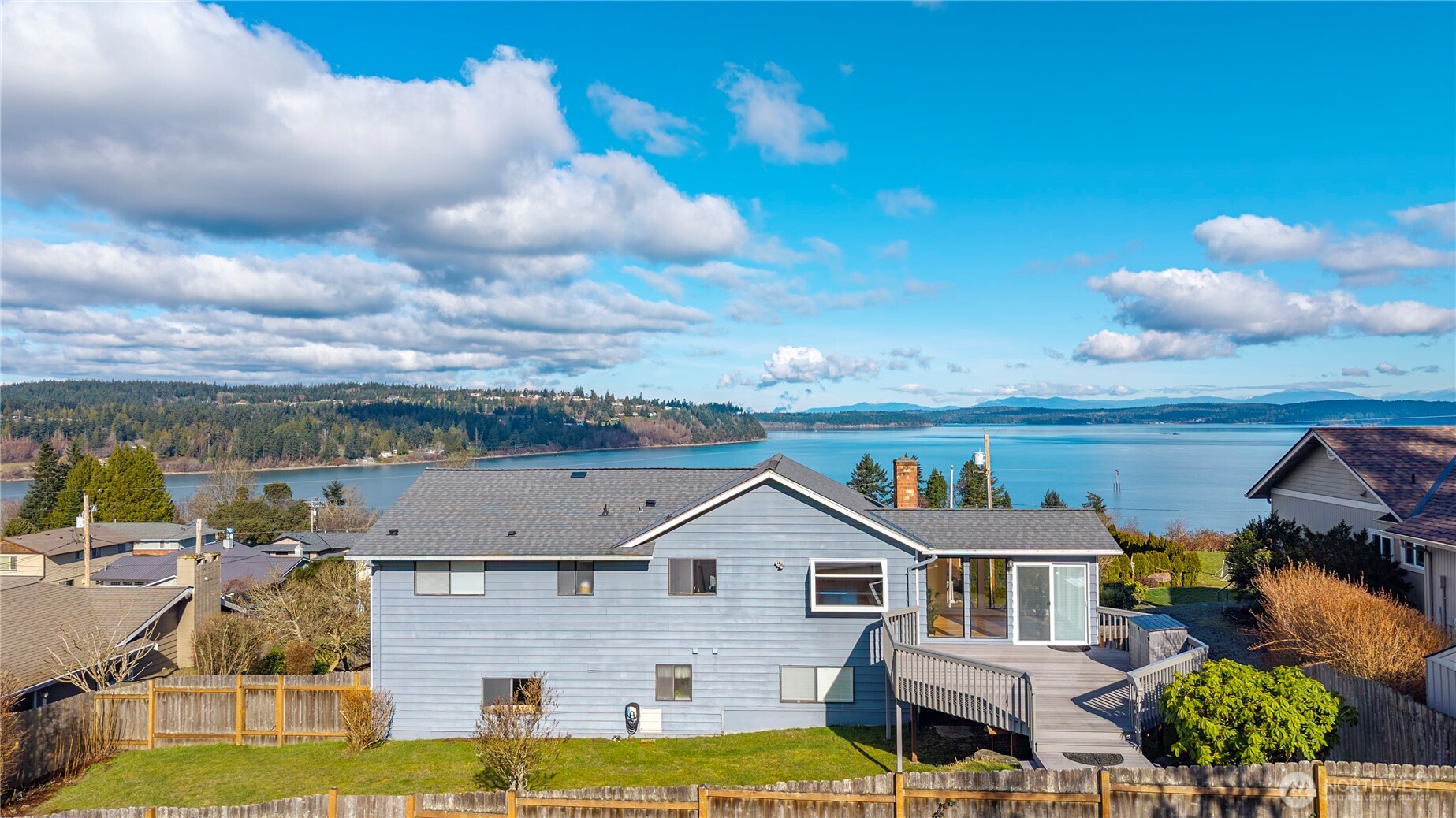 546 Birch Street , Oak Harbor, WA 98277