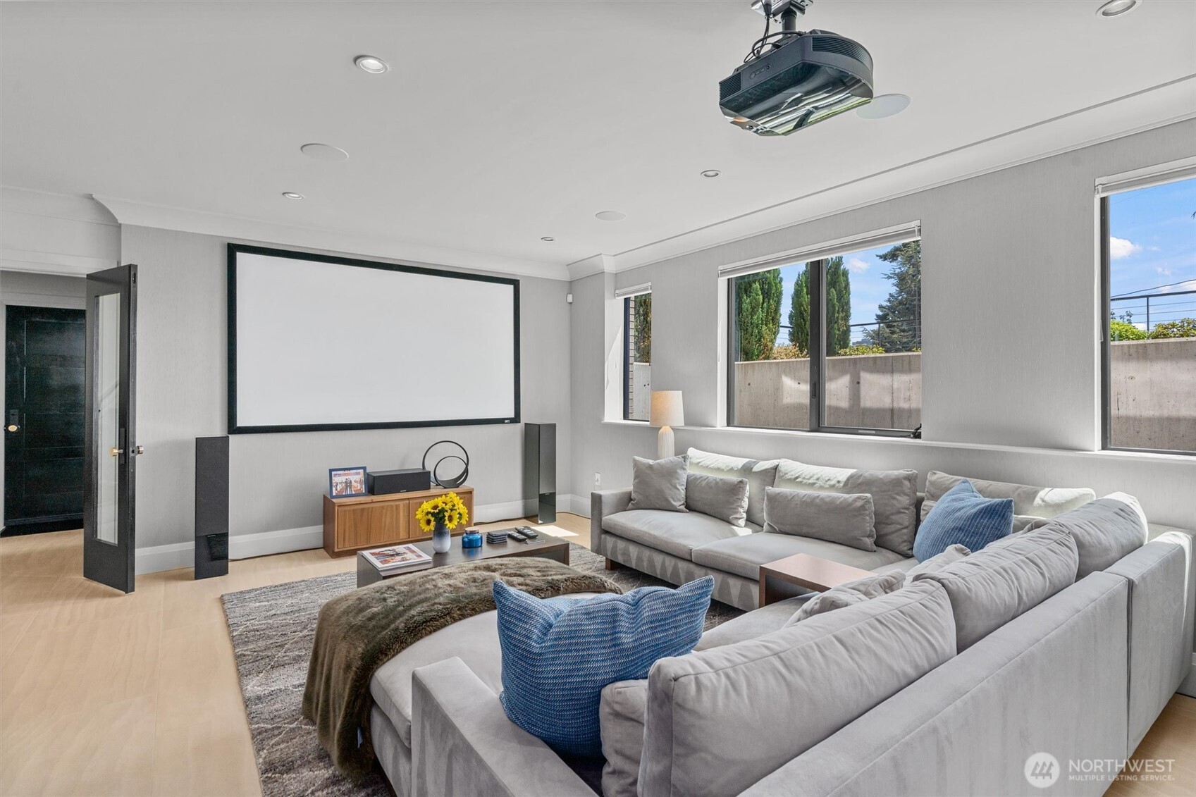 362 Ward Street , Seattle, WA 98109