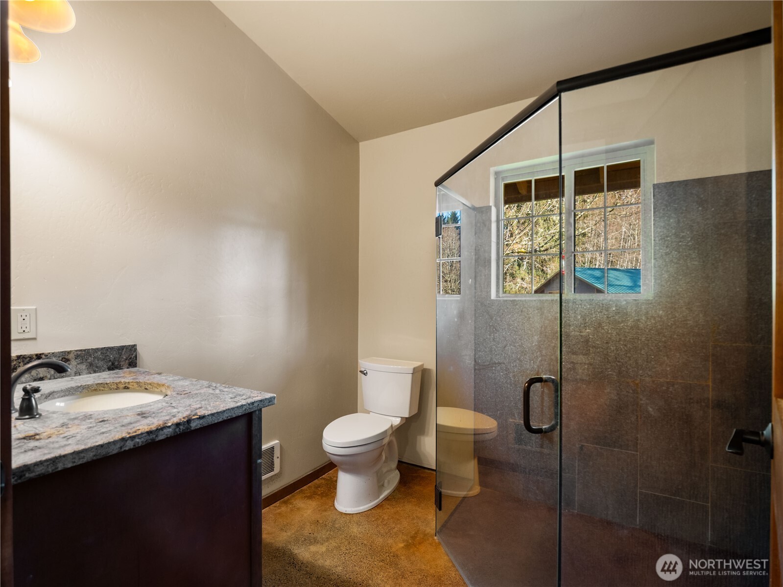 2298 Undie Road , Forks, WA 98331