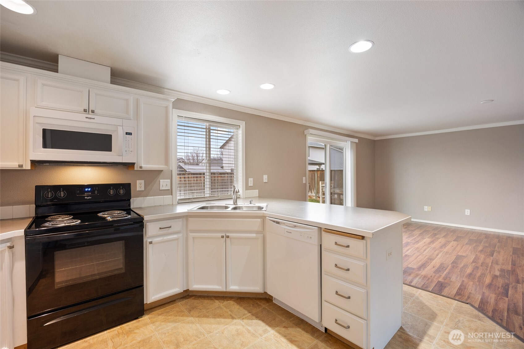 2100 Perch Avenue , Moses Lake, WA 98837