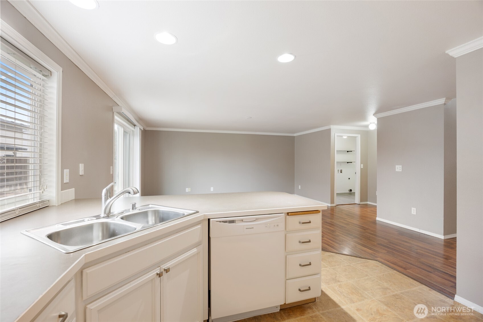 2100 Perch Avenue , Moses Lake, WA 98837