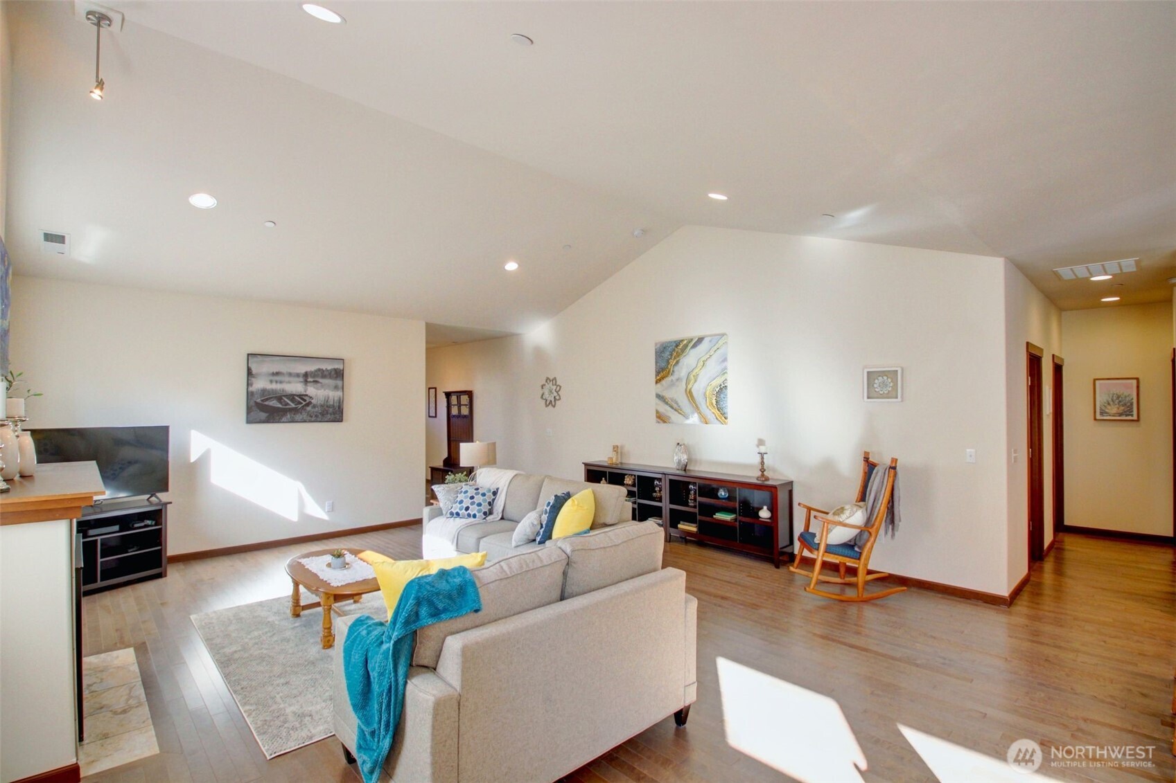 1990 Fraser Avenue , Mount Vernon, WA 98274