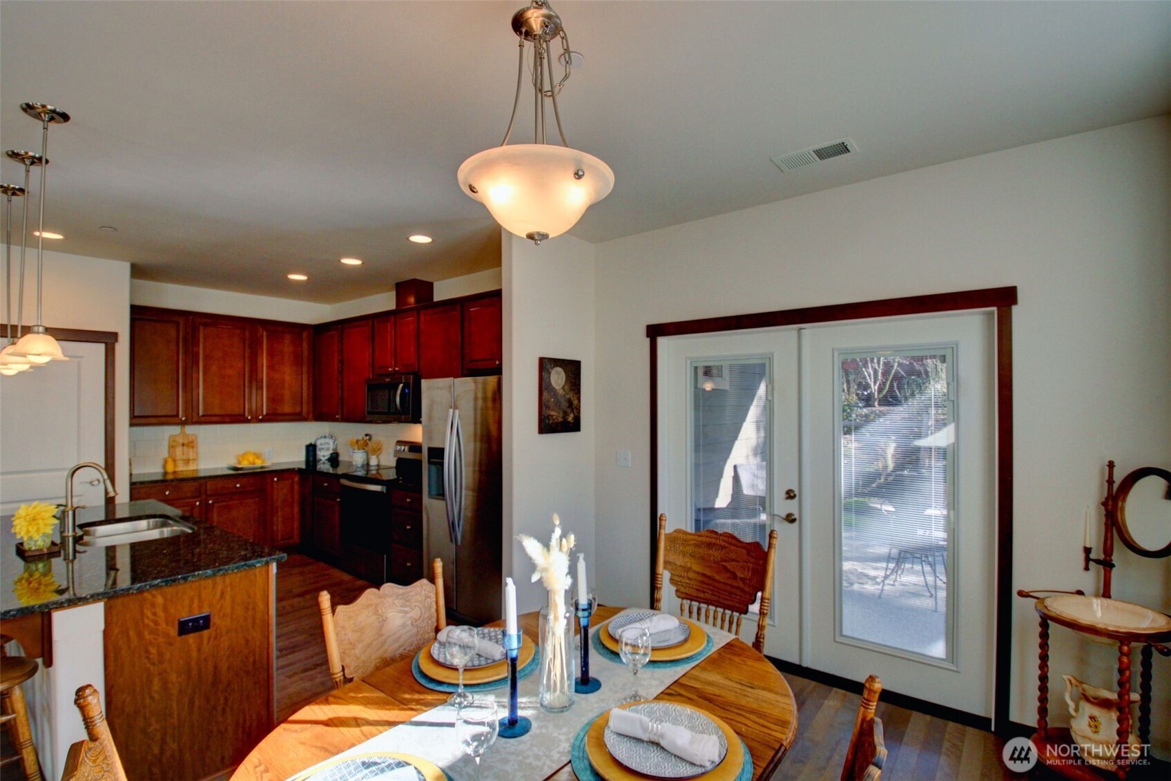 1990 Fraser Avenue , Mount Vernon, WA 98274